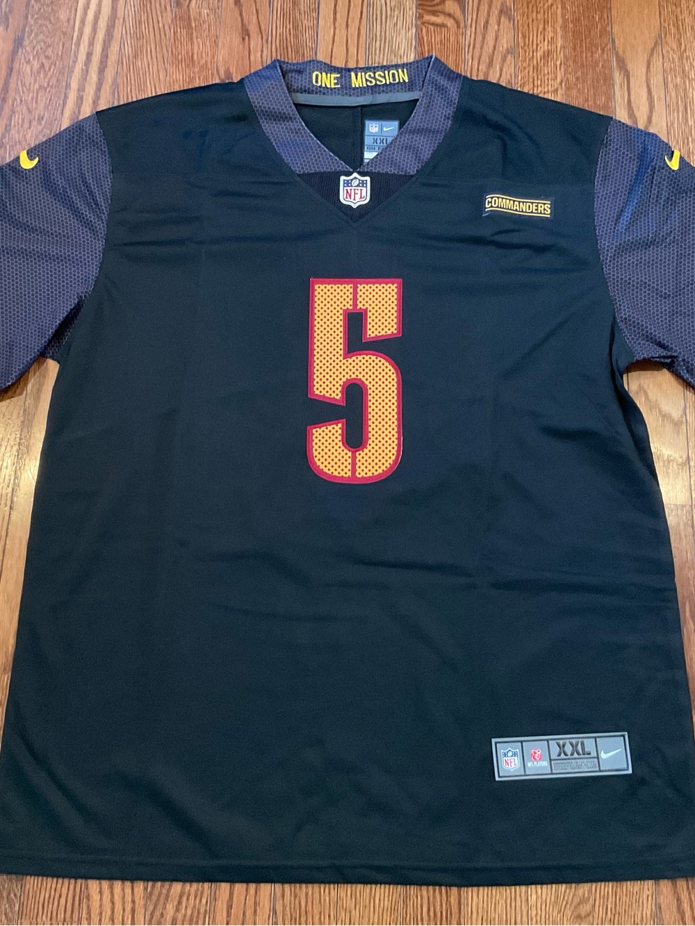 Nike Washington Commanders men’s XXL Jayden Daniels black sewn-on jersey NWT